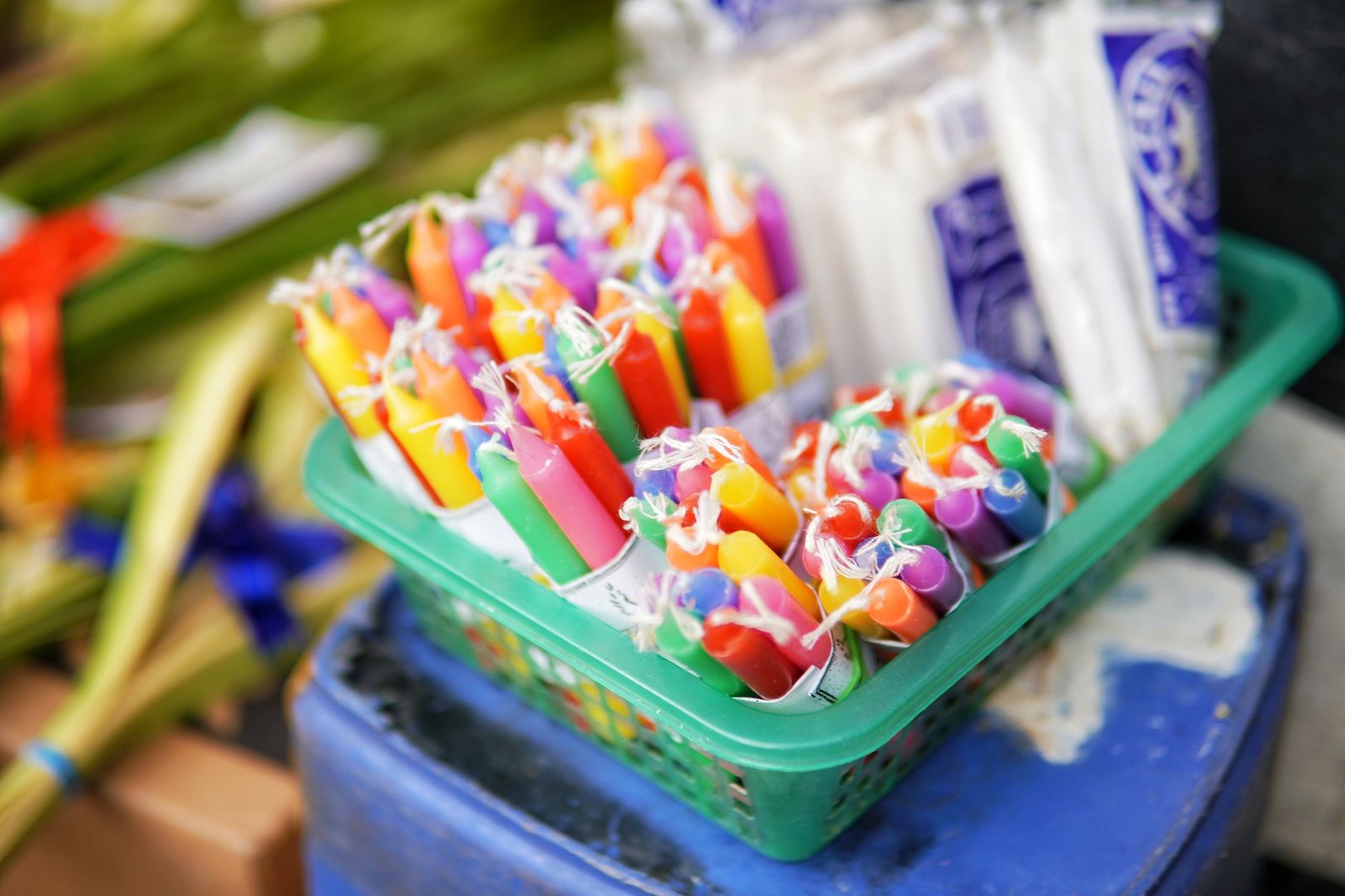 Velas de varios colores teñidas con anilina a la grasa